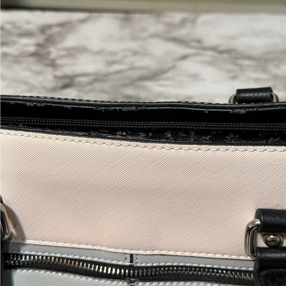 Chic Black and Gray Satchel bag with Structured Design - Picture 3 of 8